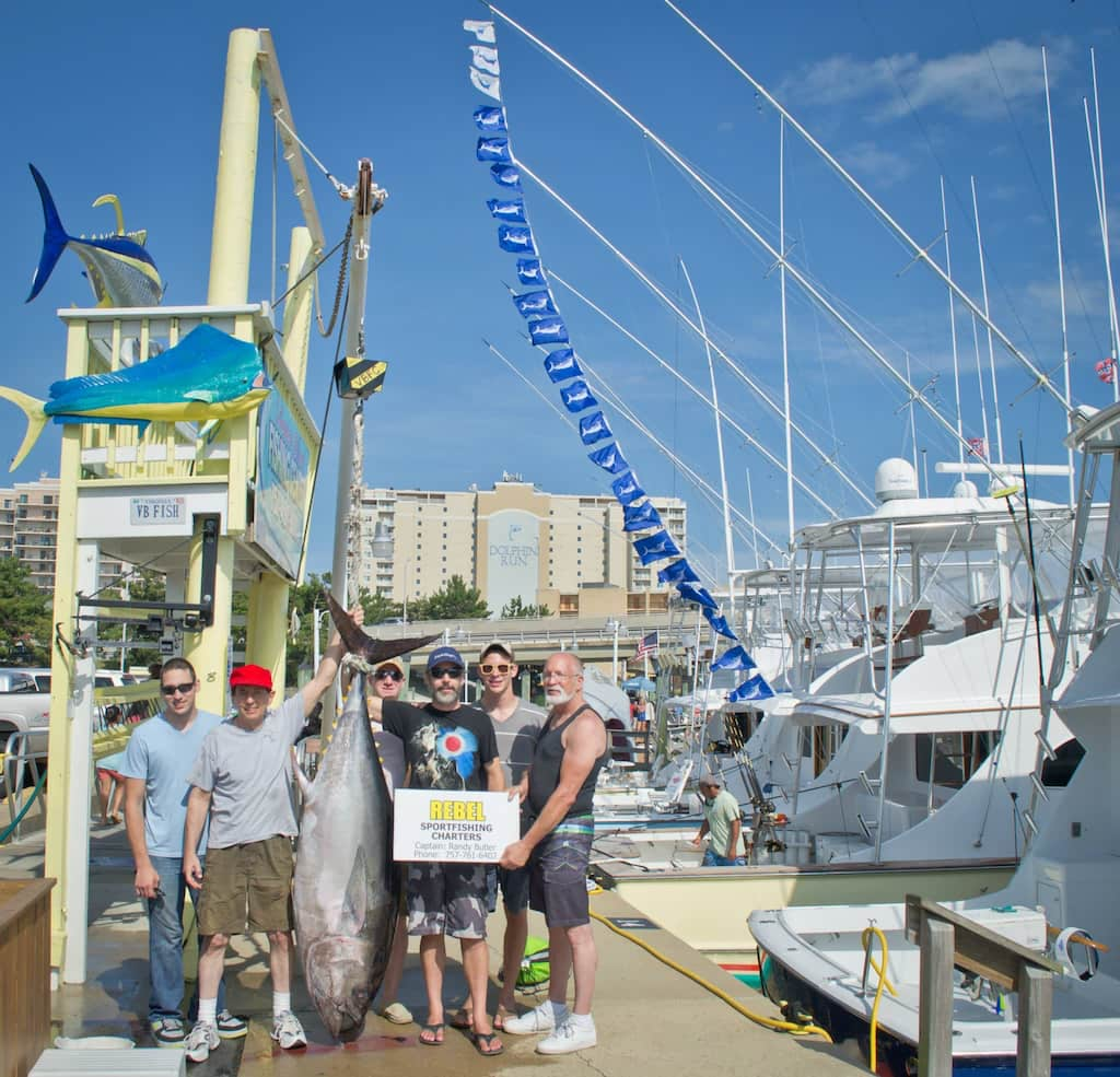 23 marlin flags flying